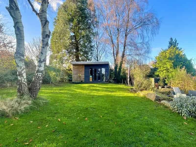 6 Bedroom Detached House for Sale
