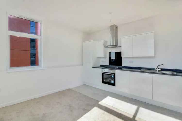 2 Bedroom Flat For Sale in Southend-on-Sea