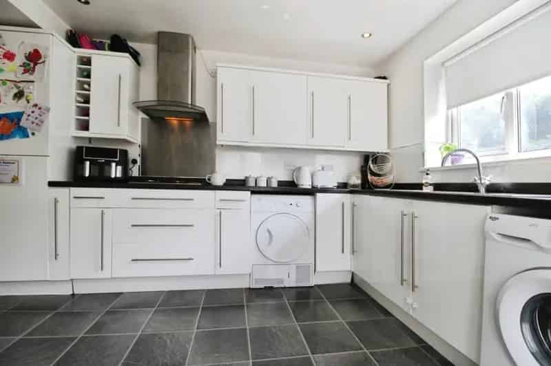2-Bed Semi-Detached House with Loft Room and Garden
