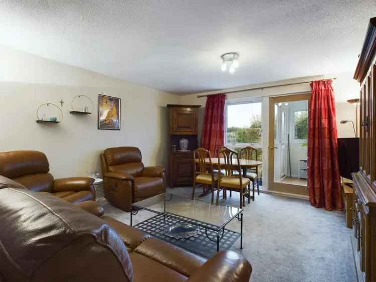 Flat For Sale in West End, Basingstoke and Deane, England