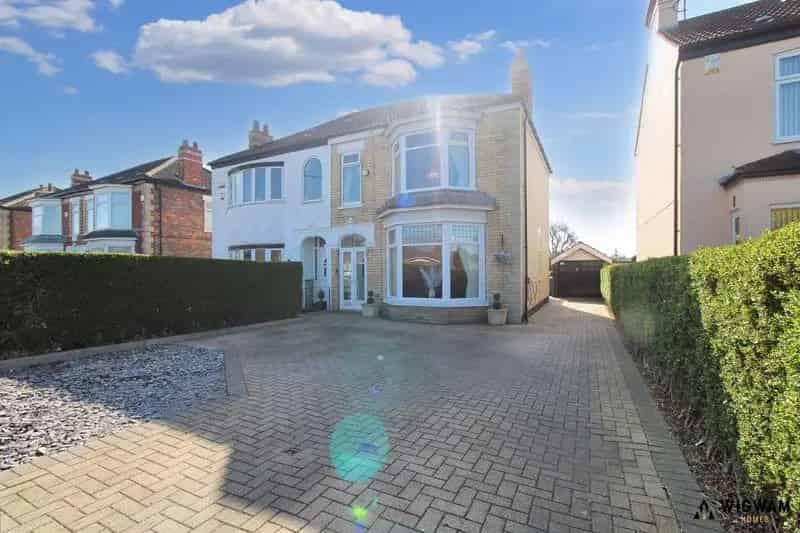4 Bedroom Semi-Detached House for Sale