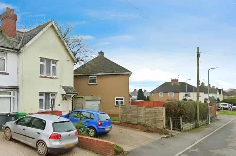 2 Bedroom Semi Detached House Near Schools and Village