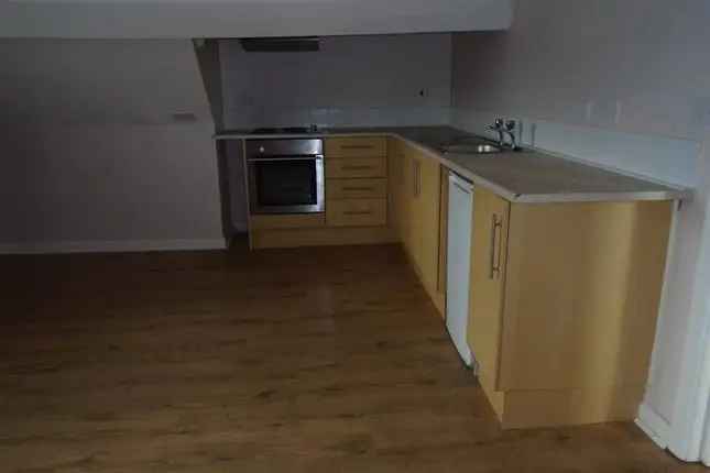 Flat to rent in Clive Street, Grangetown, Cardiff CF11