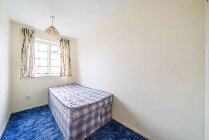 2 Bedroom Acton Apartment Near Churchfield Road with Parking