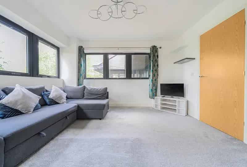 1 Bedroom Flat for Sale No Onward Chain Modern Development Allocated Parking