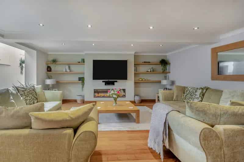 5 Bedroom Detached House with Annex and Large Garden