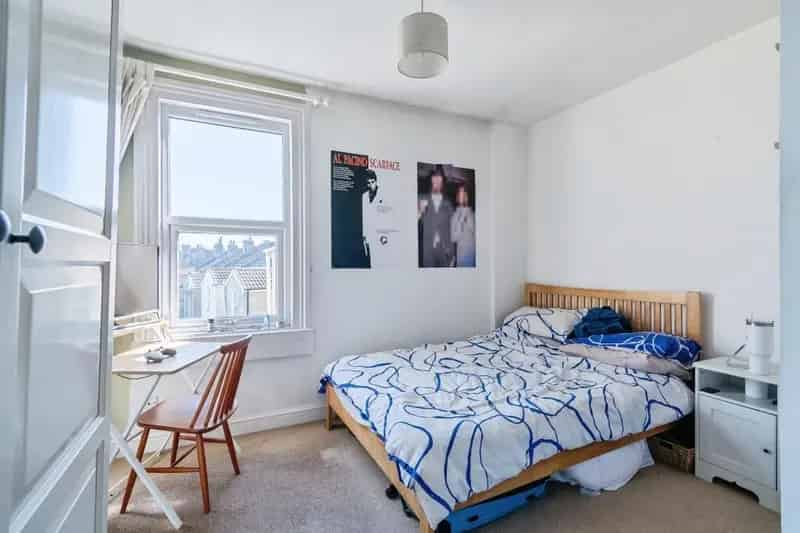 2 Bedroom Maisonette Near Oldfield Station - Ideal for Investors