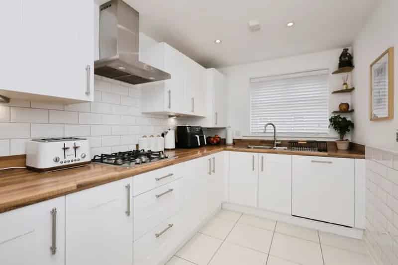 3 Bedroom Semi-Detached House with Garden and Charging Point