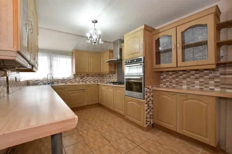 2 Bedroom End Terrace House for Sale