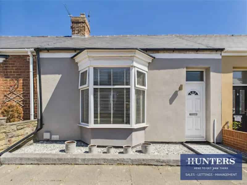 2 bedroom House
 For Sale 
Total Size: 698 SQ FT