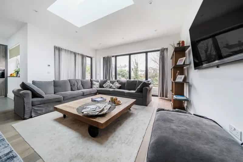 3 Bed House Near Oakleigh Park Station