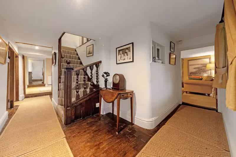 Grade II Listed 5 Bedroom House Priors Marston