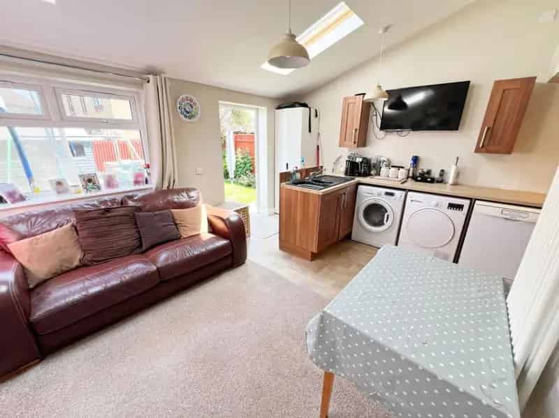 3 Bed Extended Detached House For Sale