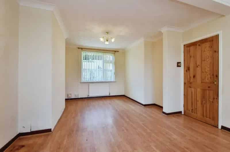 3 Bedroom Mid-Terraced House For Sale