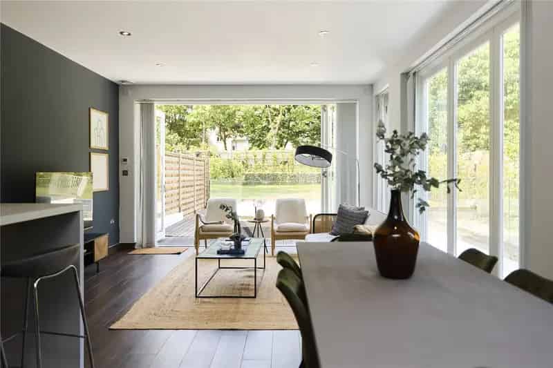 2 Bedroom Apartment Upper West Putney 796 sq ft