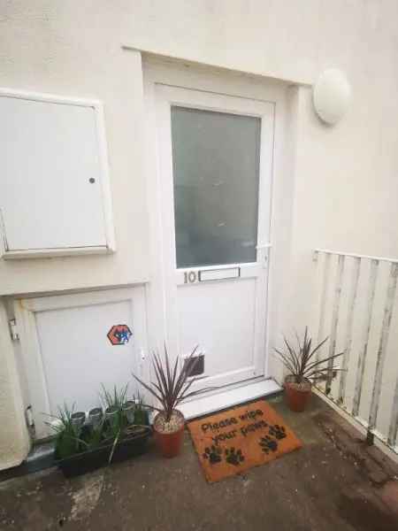 Flat For Rent in South Hams, England