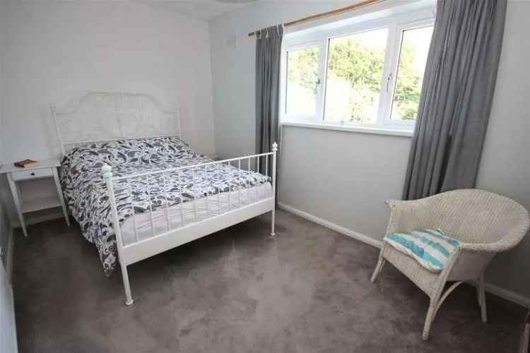 4 Bed House for Sale Spacious Family Home Conservatory Loft Room South-Facing Garden