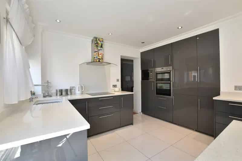 5 Bedroom Semi-Detached House for Sale in Redbridge