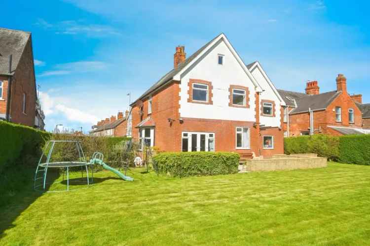 Spacious 4 5 Bedroom Detached House with Garage and Large Garden Near Town Centre and Beach