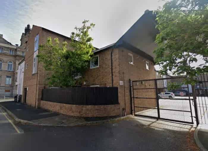 1 bed flat in Central Birkenhead