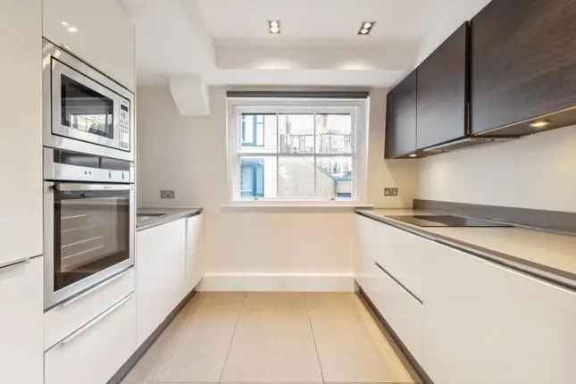 Flat to rent in Baker Street, Marylebone, London NW1