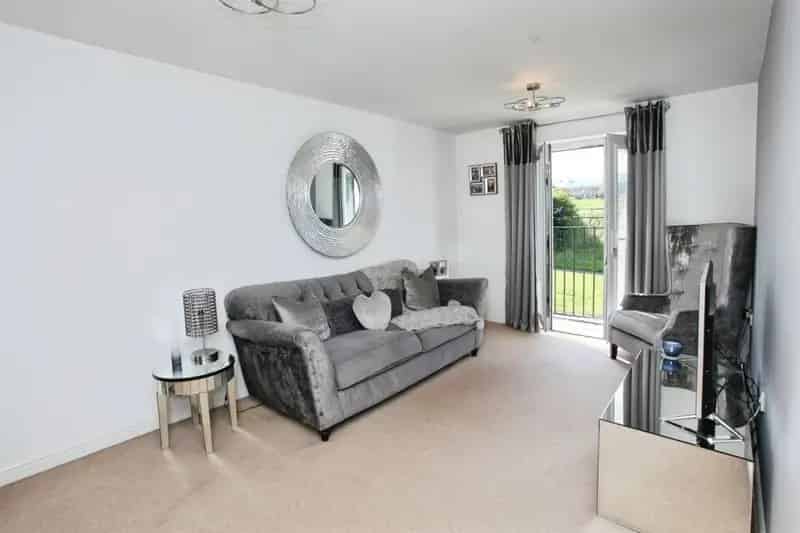 2 Bedroom Flat in Caerphilly Near Amenities