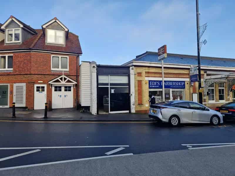 Lock Up Shop To Let Caterham Station