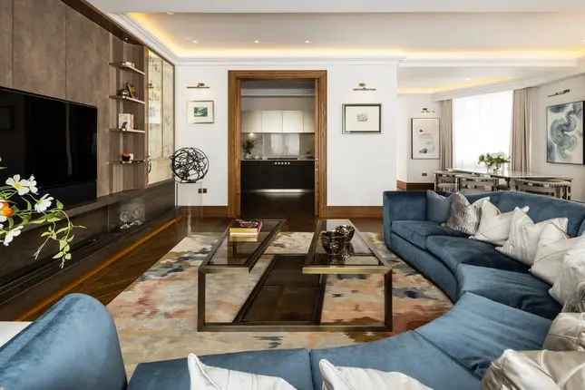 Mayfair 3-Bedroom Apartment in Iconic Greybrook House