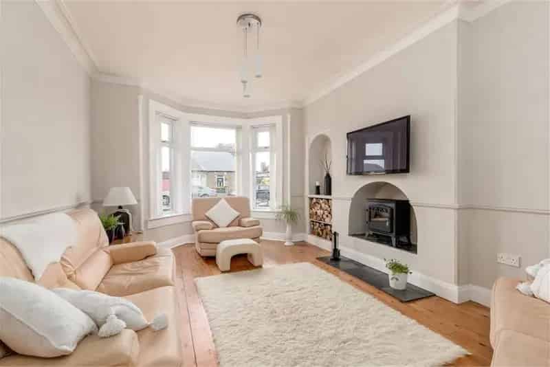3 Bed Bungalow - Detached with 2 Reception Rooms