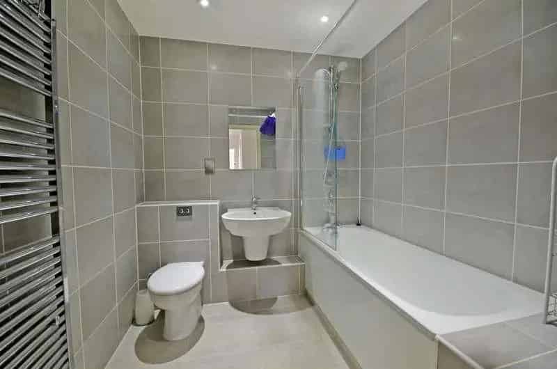 2 bed flat for sale