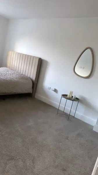 Large 2 Bed Flat Near Reading Town Centre