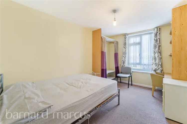 Spacious 3 Bed Maisonette Feltham Available April 22