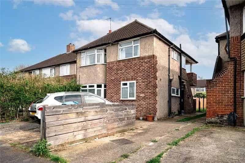 2 bed flat for sale