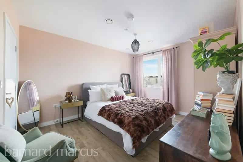 2022 New Malden Apartment 2 Bed 2 Bath Balcony Parking