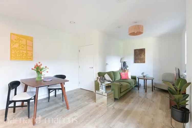 2-Bed 2-Bath Apartment New Malden 8-Year Warranty Parking Balcony
