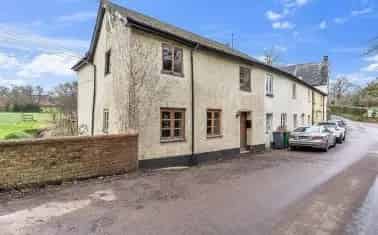 Attractive Period Cottage Near Cullompton with Modern Amenities