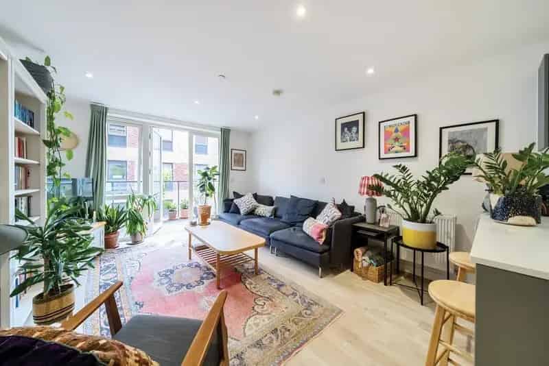Two-Bedroom Apartment Near Queens Road Peckham Station