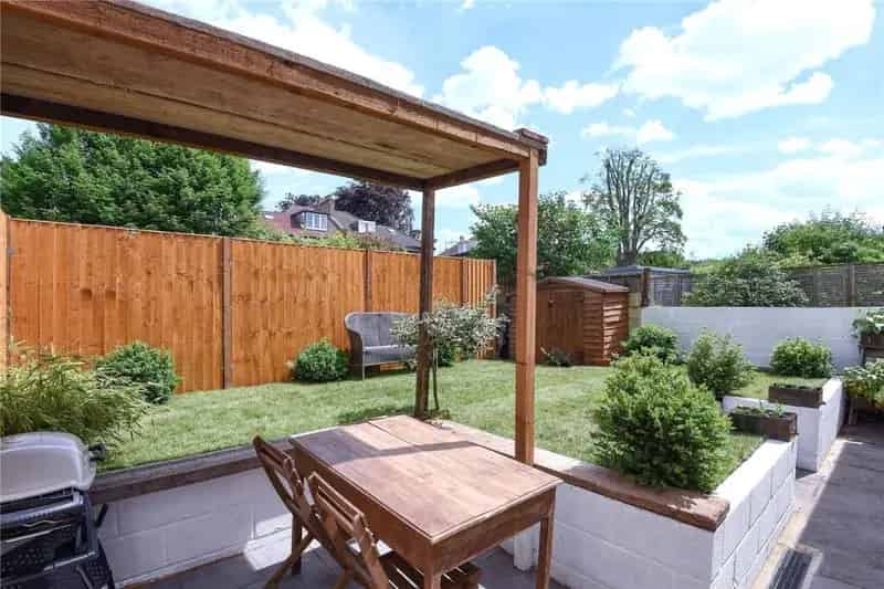 2 Bedroom Garden Flat for Sale in Redlands