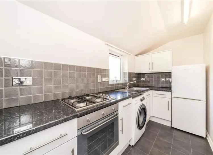 One Double Bedroom Apartment Near New Cross Gate Station