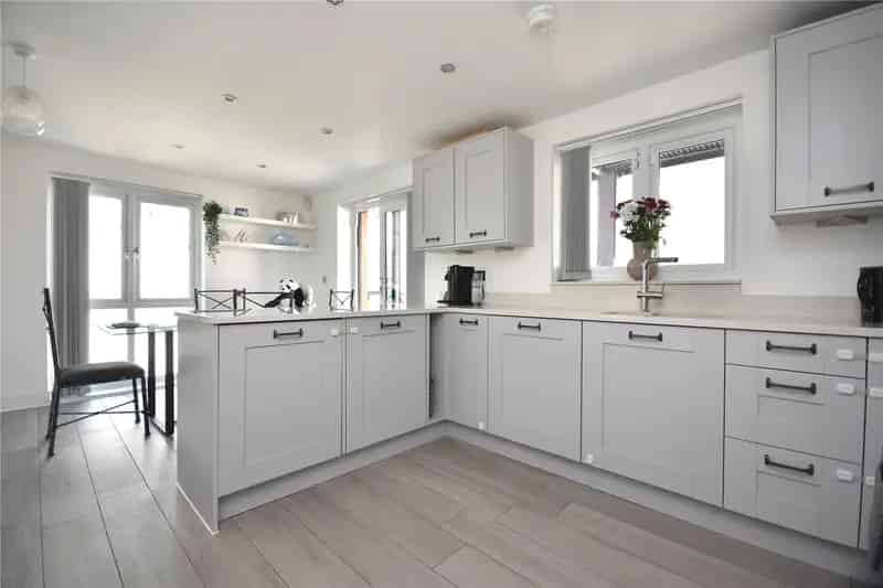 Modern 2 Bedroom Apartment with Balcony and EV Charging