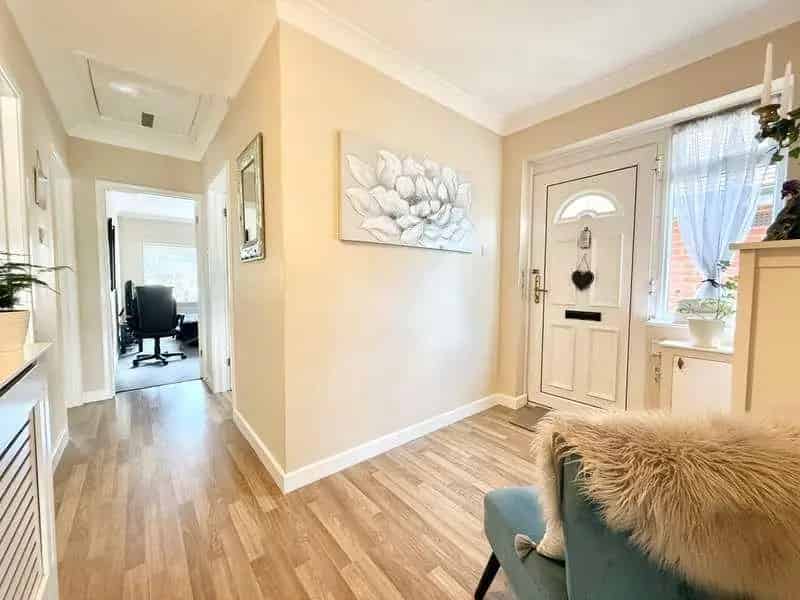 2 Bed Flat for Sale - Spacious Maisonette with Allocated Parking