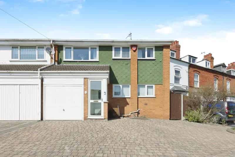 4 Bedroom Semi Detached House For Sale
