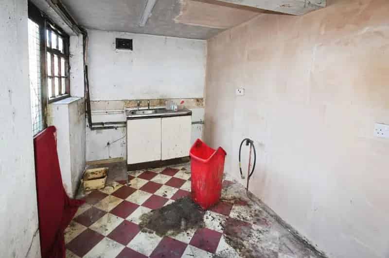 3 Bedroom Mid Terrace House For Renovation