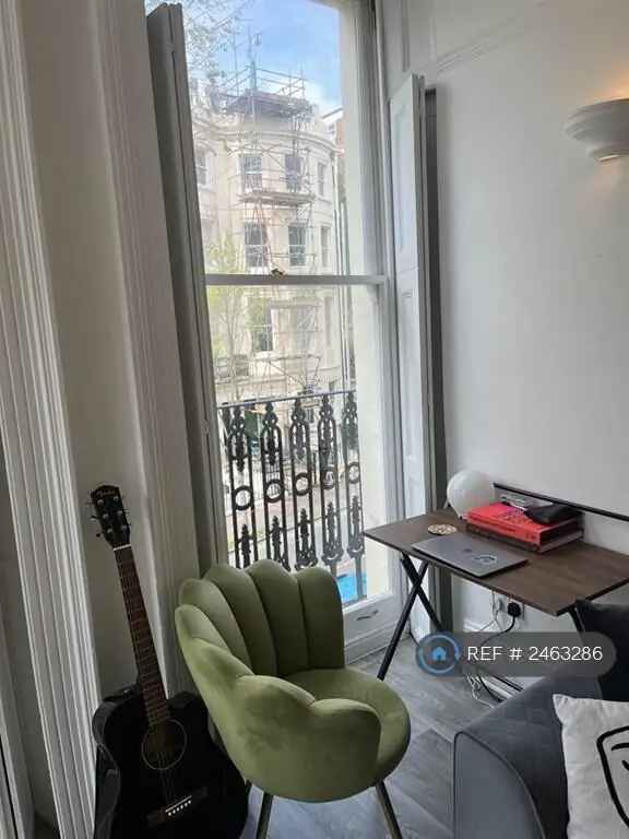 1 Bedroom Flat Near Churchill Square Seafront