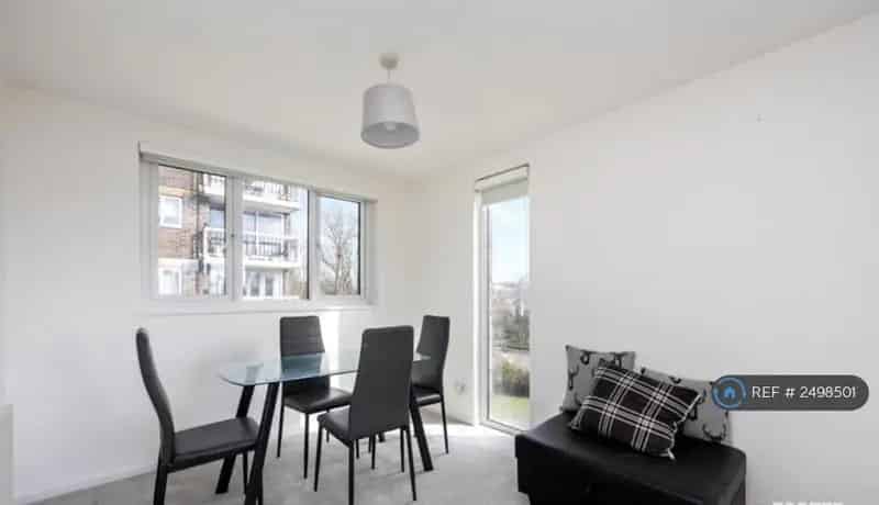 2 Bedroom Flat Newly Refurbished Apartment for Rent