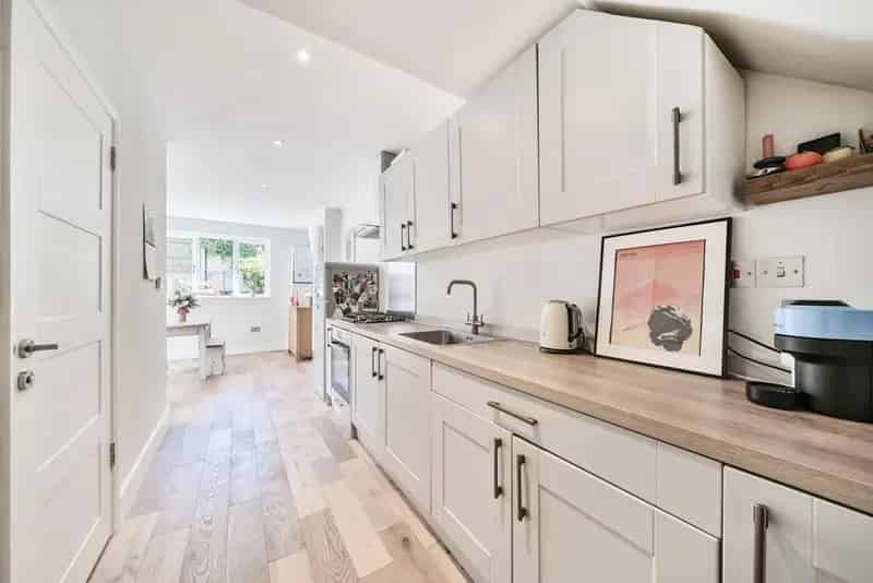 One Bedroom Ground Floor Conversion Flat with Private Garden