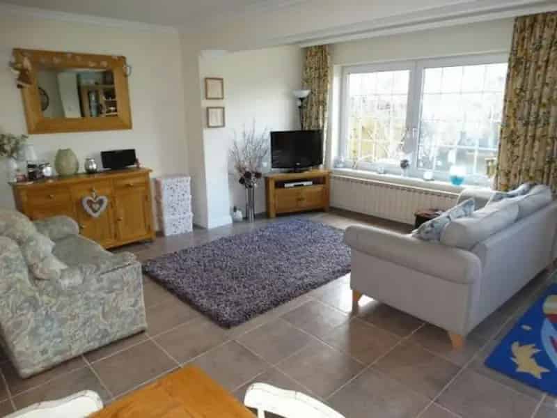 3 Bed House with Garage and Garden