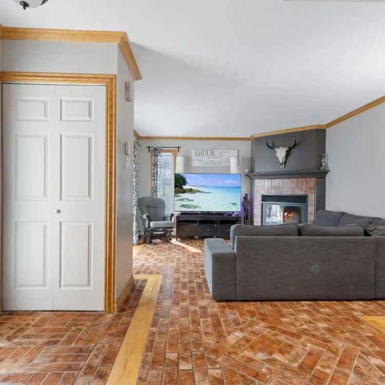 House for Sale in Boisbriand 3 Bedrooms Family Home