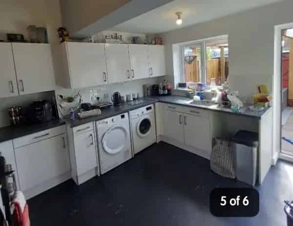 2 Bed House Near Schools and City Centre New Kitchen