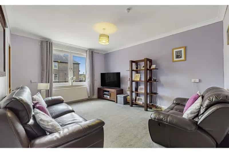 2 Bed Flat - Lower with 1 Reception Room